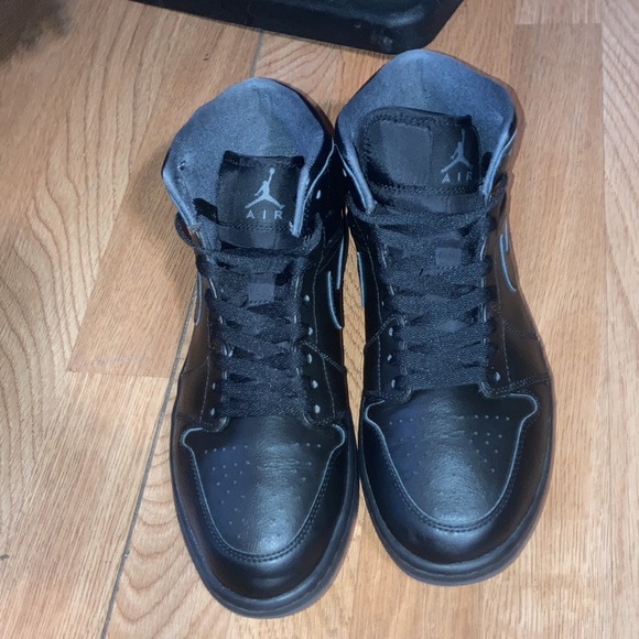 Retro Jordan 1s Mid Black-Dark Grey Basketball - Picture 6 of 6